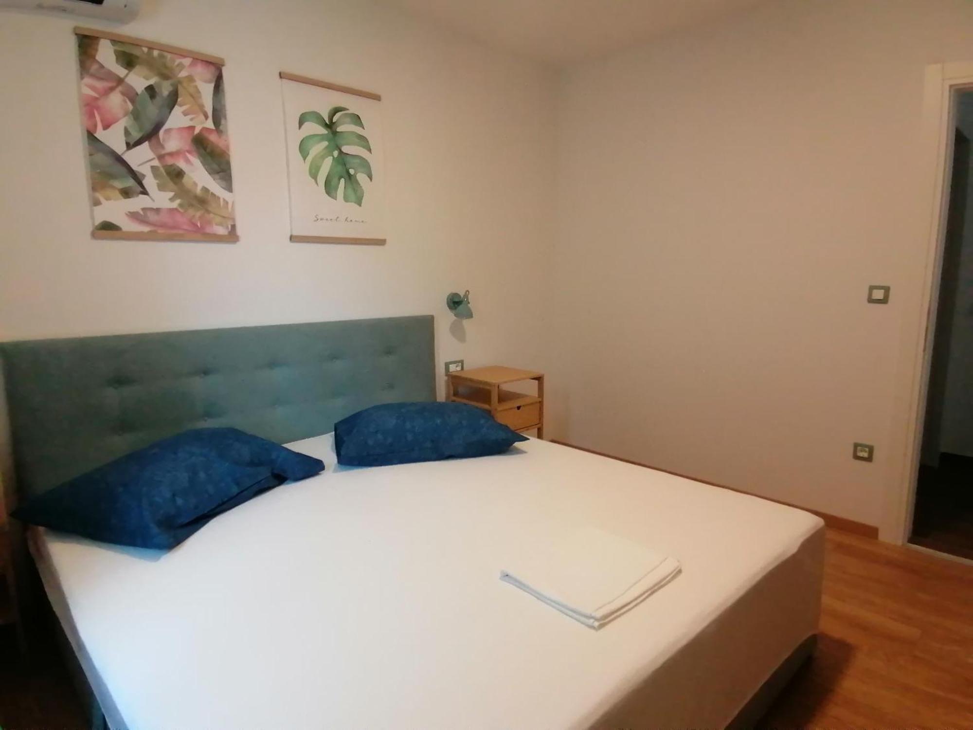 Apartmani Mares - 20 M From The Beach Brela Exterior foto